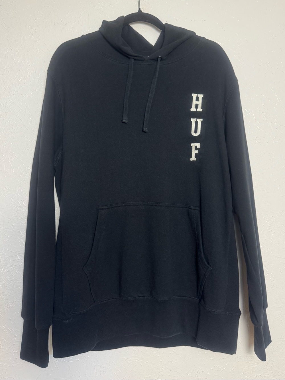 HUG Worldwide Black Pullover Hoodie Sweater